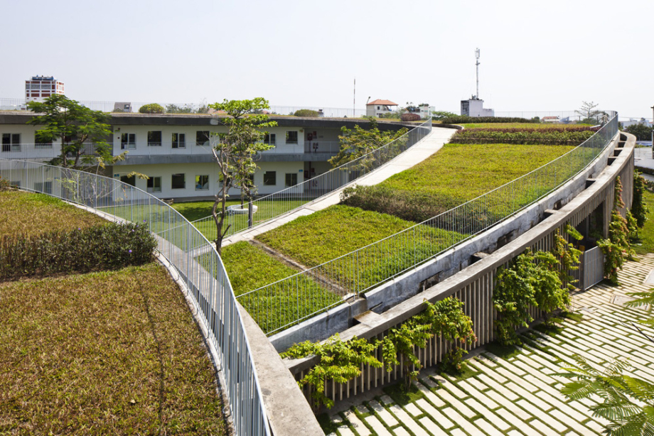 Trường mầm non xanh mướt mang lại em nhỏ Trường mần nin thiếu nhi xanh mướt đến em nhỏ